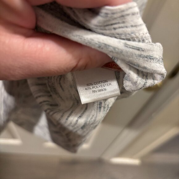 ROWN Men's Long Sleeve Lightweight Gray V-Neck Shirt ~ Large ~ EUC - Picture 4 of 5